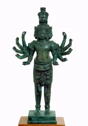 Shiva mit vielen Armen und Köpfen, Angkor